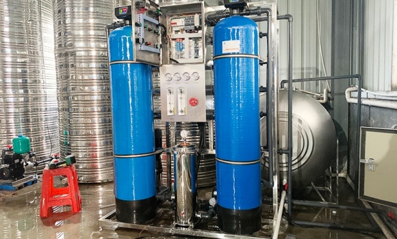 云南昆明某米粉廠1T/H單級(jí)反滲透純凈水設(shè)備